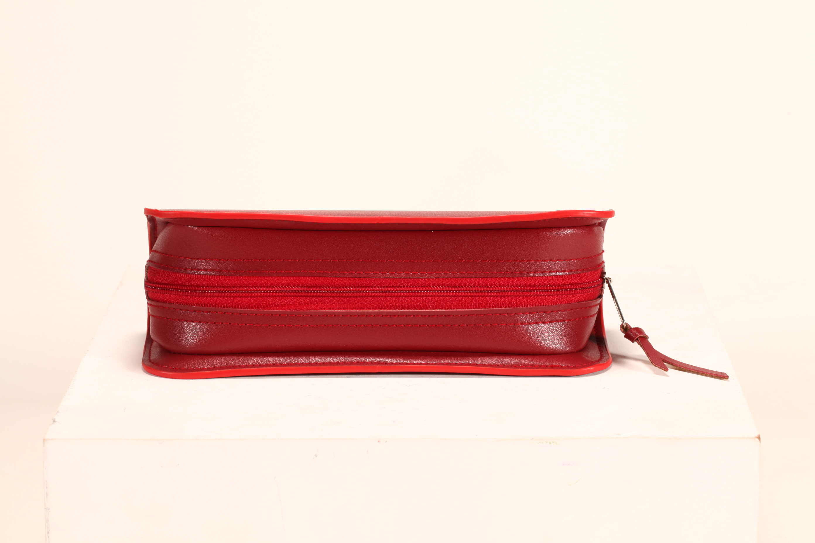 4 styles of zipper glasses bag, leather material, novel style, wide variety