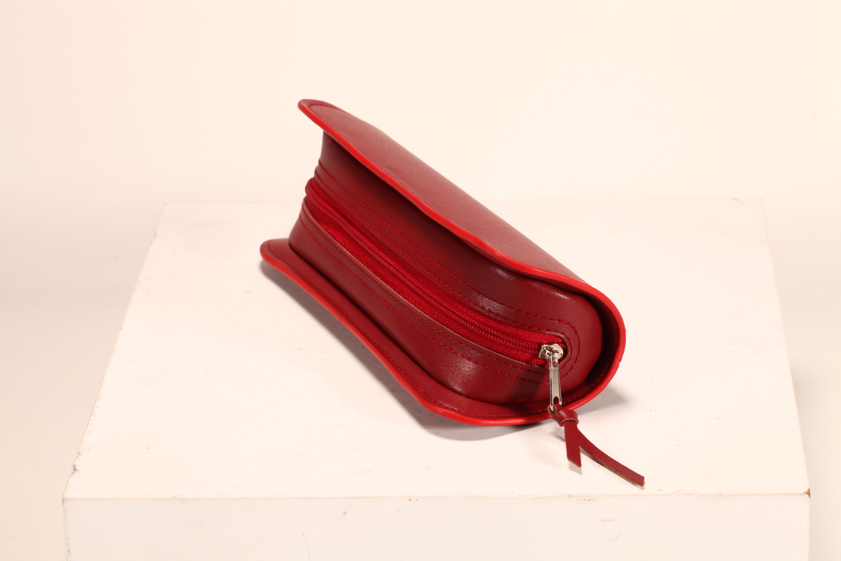 4 styles of zipper glasses bag, leather material, novel style, wide variety