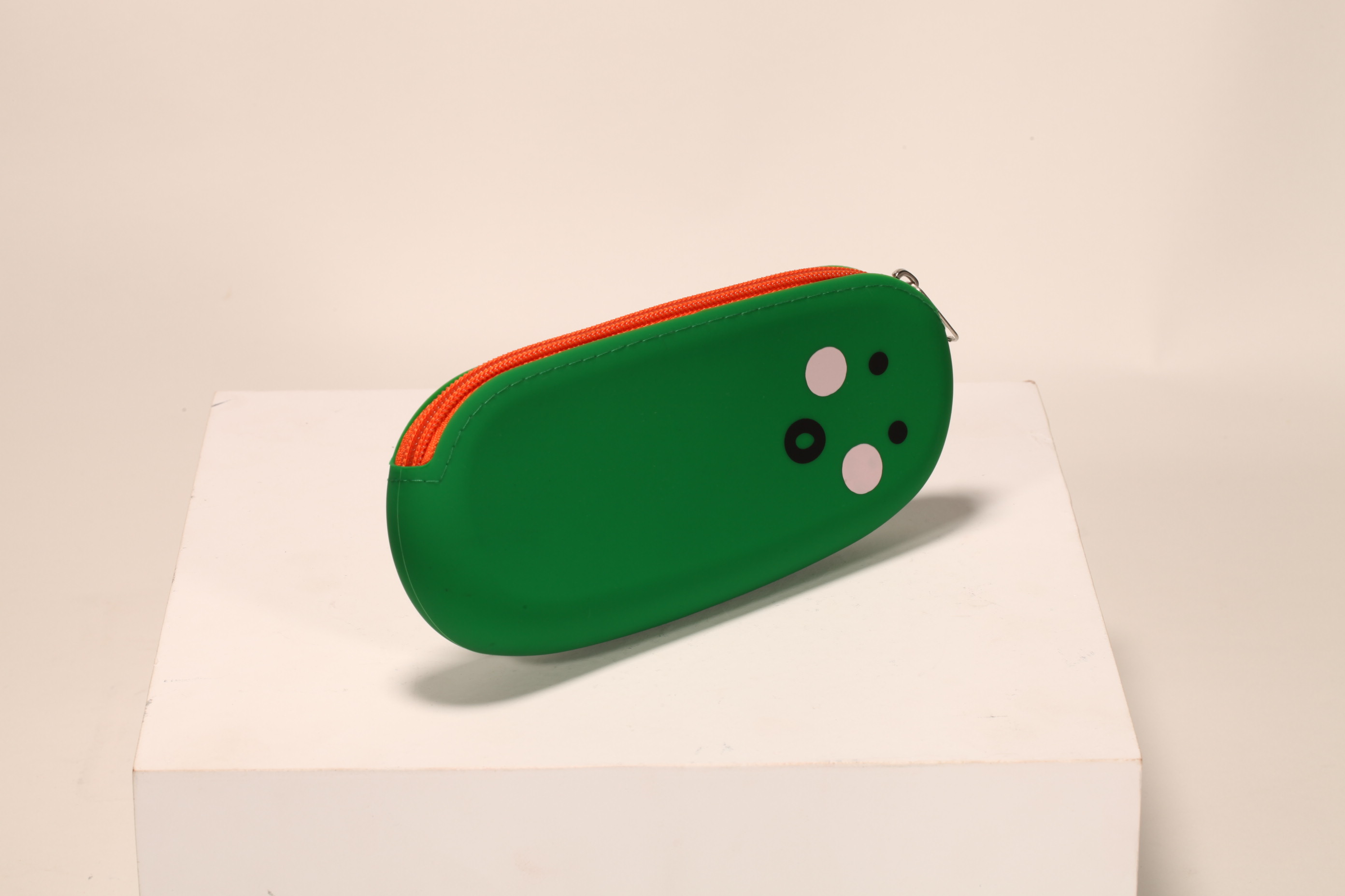 A silicone zipper bag for glasses, printed with cartoon patterns, can be customized LOGO or color