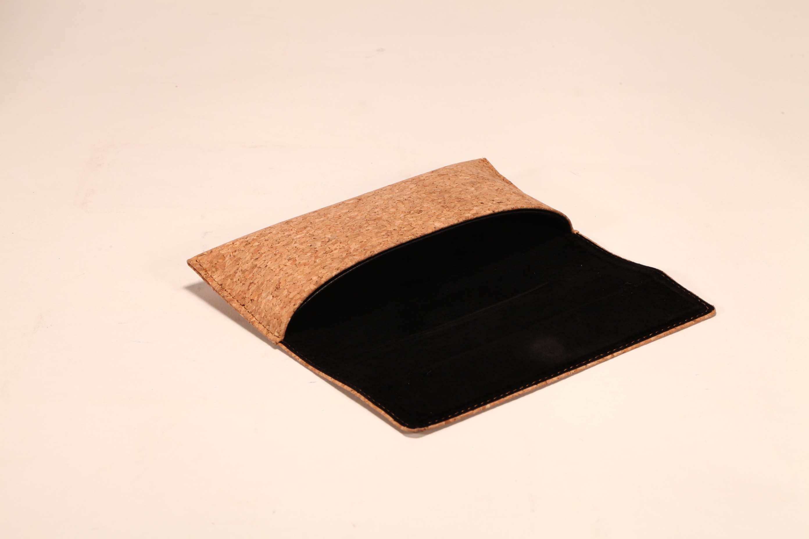 3 types of glasses case soft bag, of which 2 are brown wood grain material, 1 is dark blue jeans material,