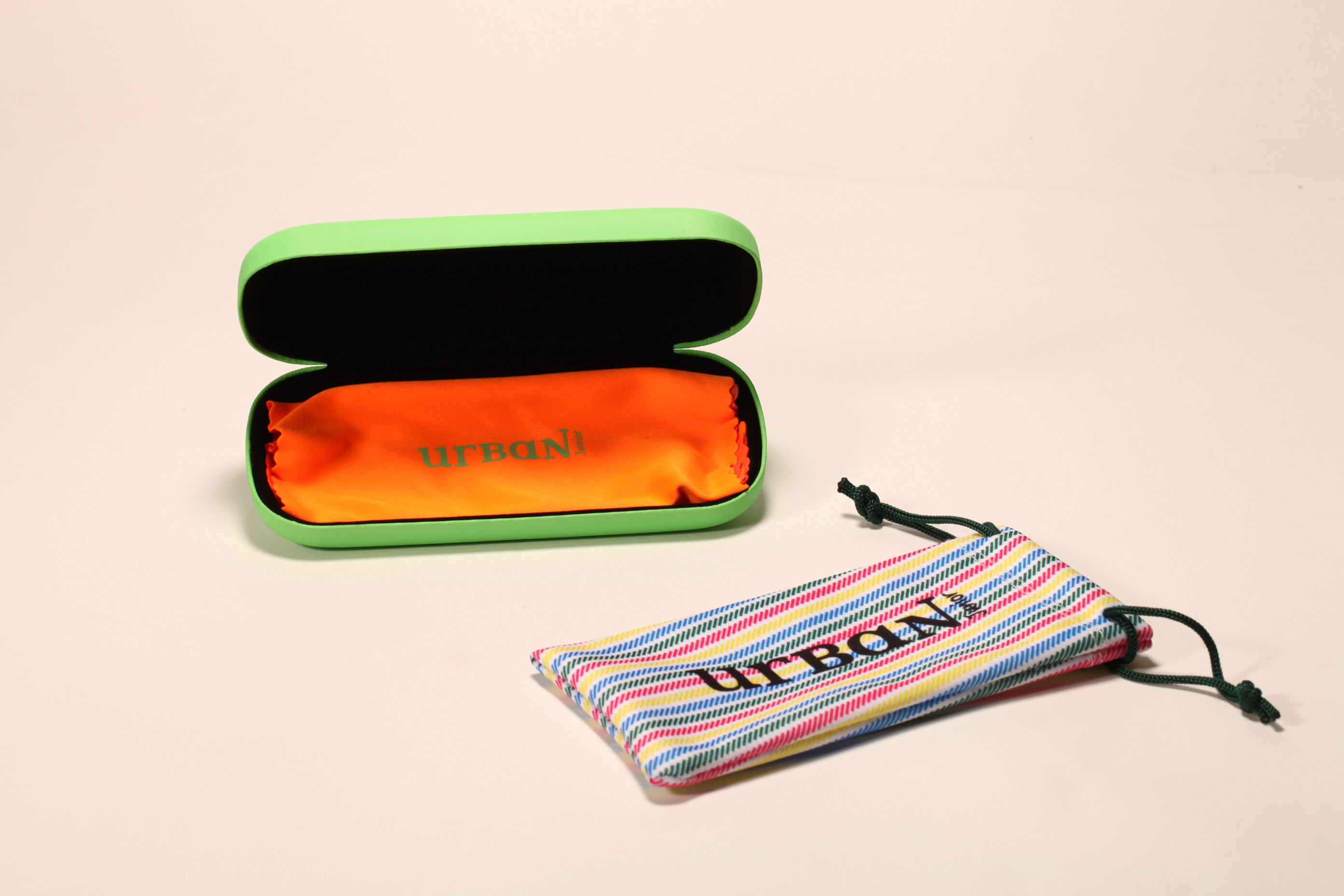 A grass green glasses case set, including glasses iron case, pocket, glasses cloth,