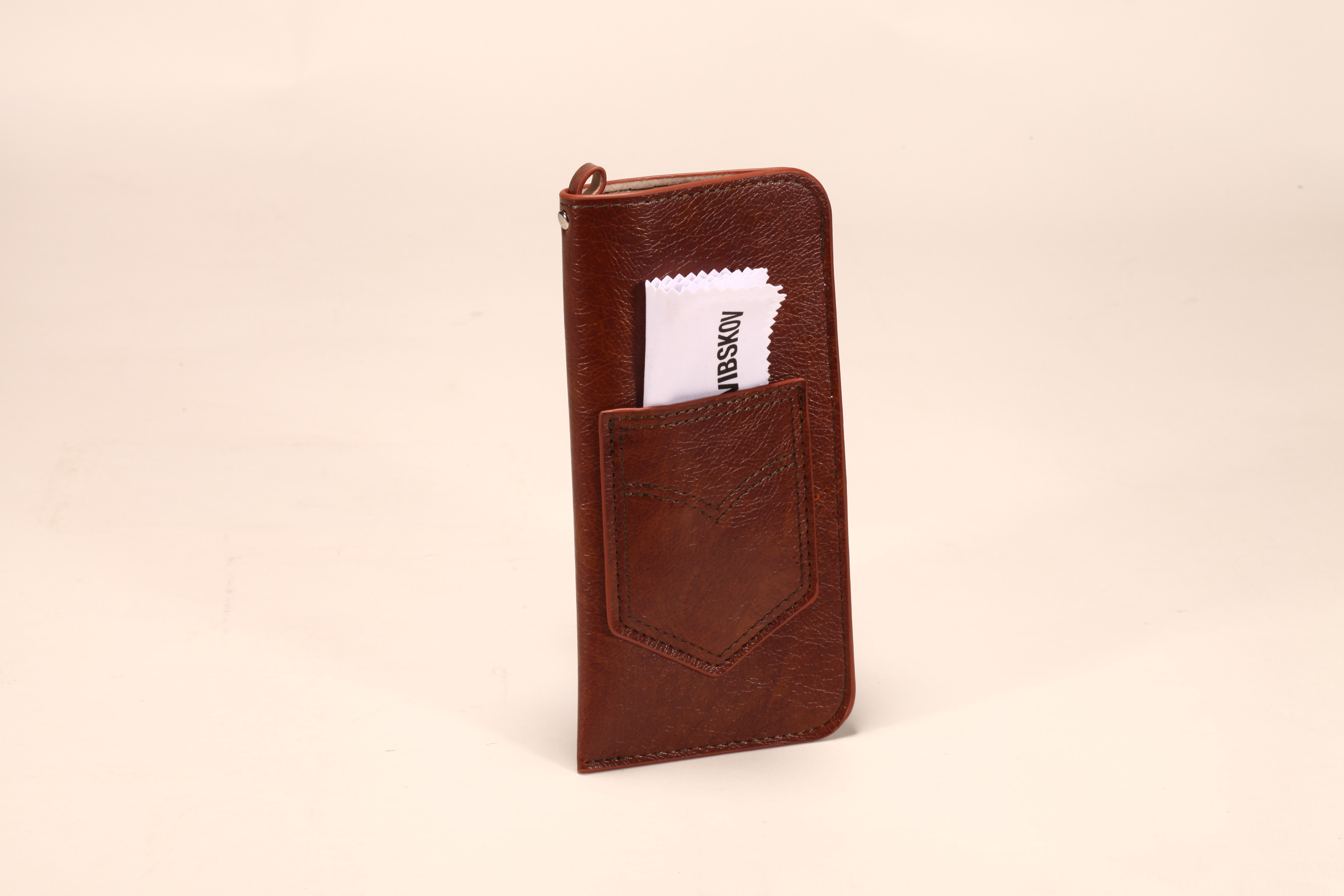 The two types are eyeglasses leather case, leather material, fine line, and a small sandwich on the back can be put into the eyeglasses cloth