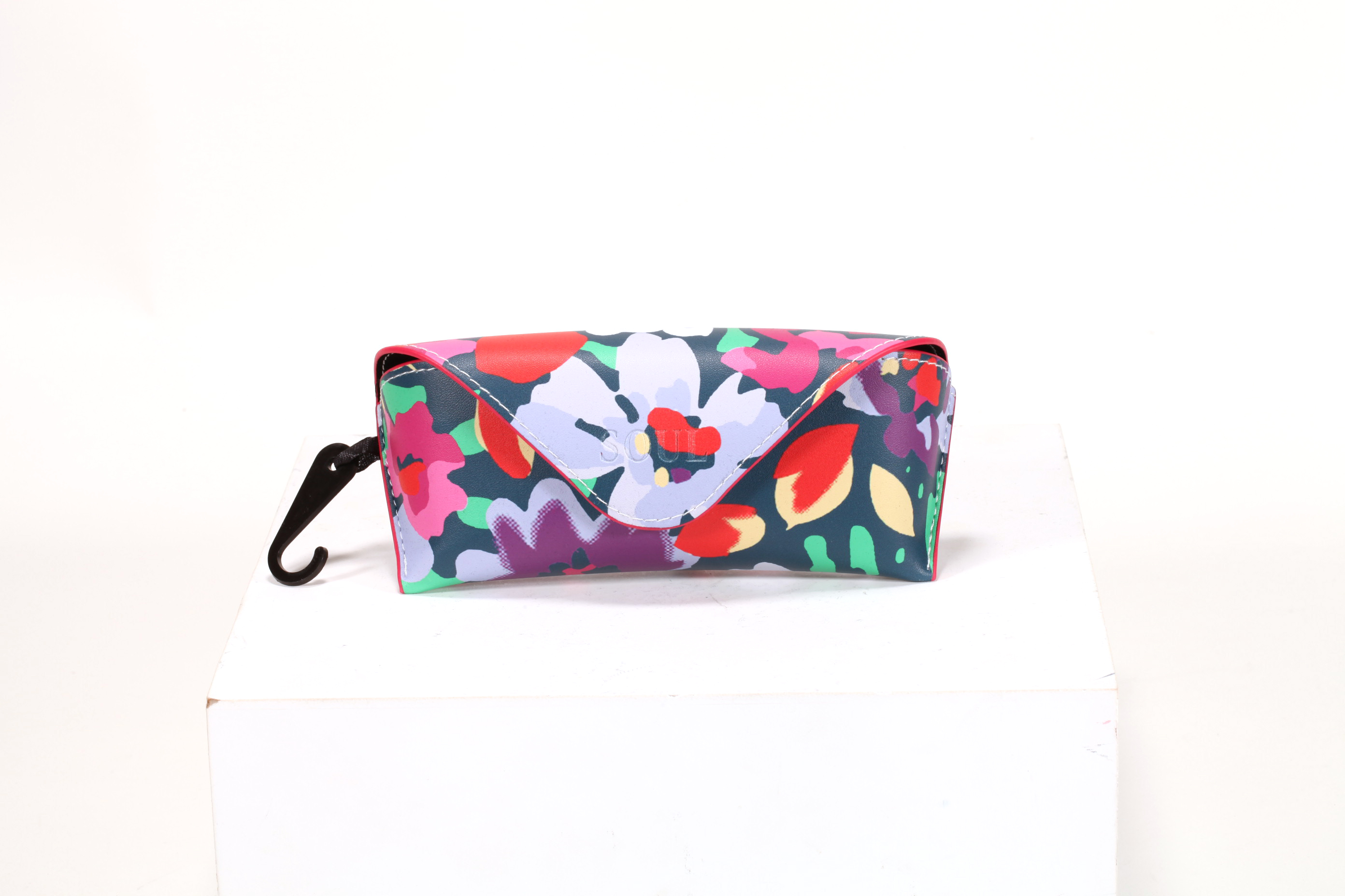 Has a variety of styles of glasses box soft bag, bright colors, a variety of styles,
