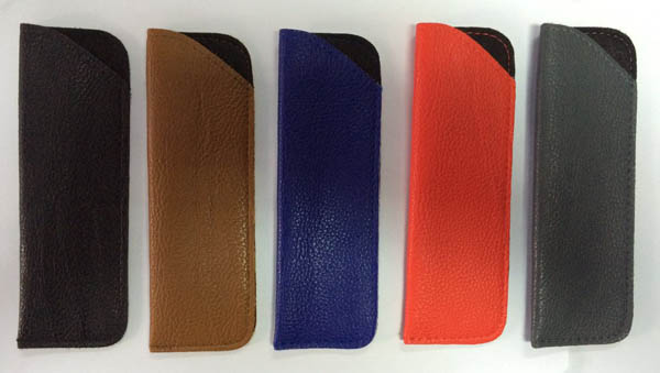 Leather snake pattern reading glasses pouch with label F24-4 Leather snake pattern reading glasses pouch with label F24-4