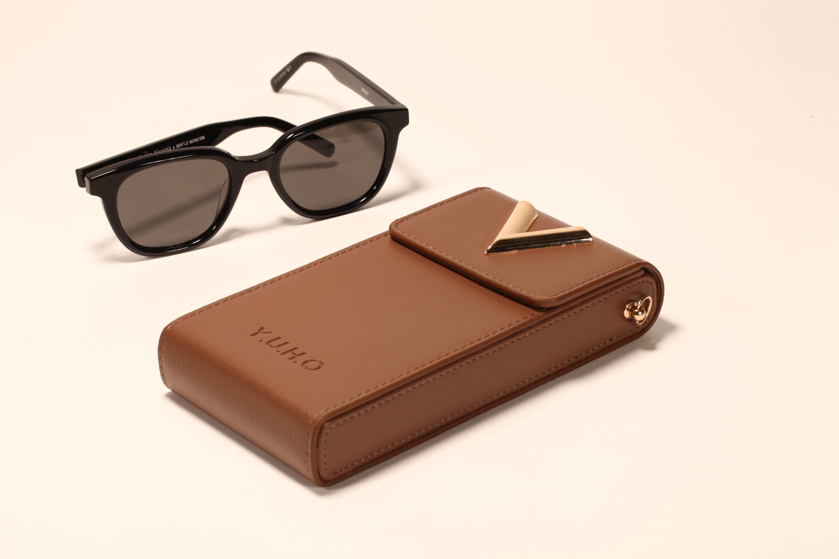 4 types of hand-held eyewear bags, fine workmanship, fine texture, LOGO and pendant clearly visible
