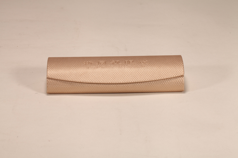 A brown-gold hand-made glasses case printed with Chinese LOGO, made of canary
