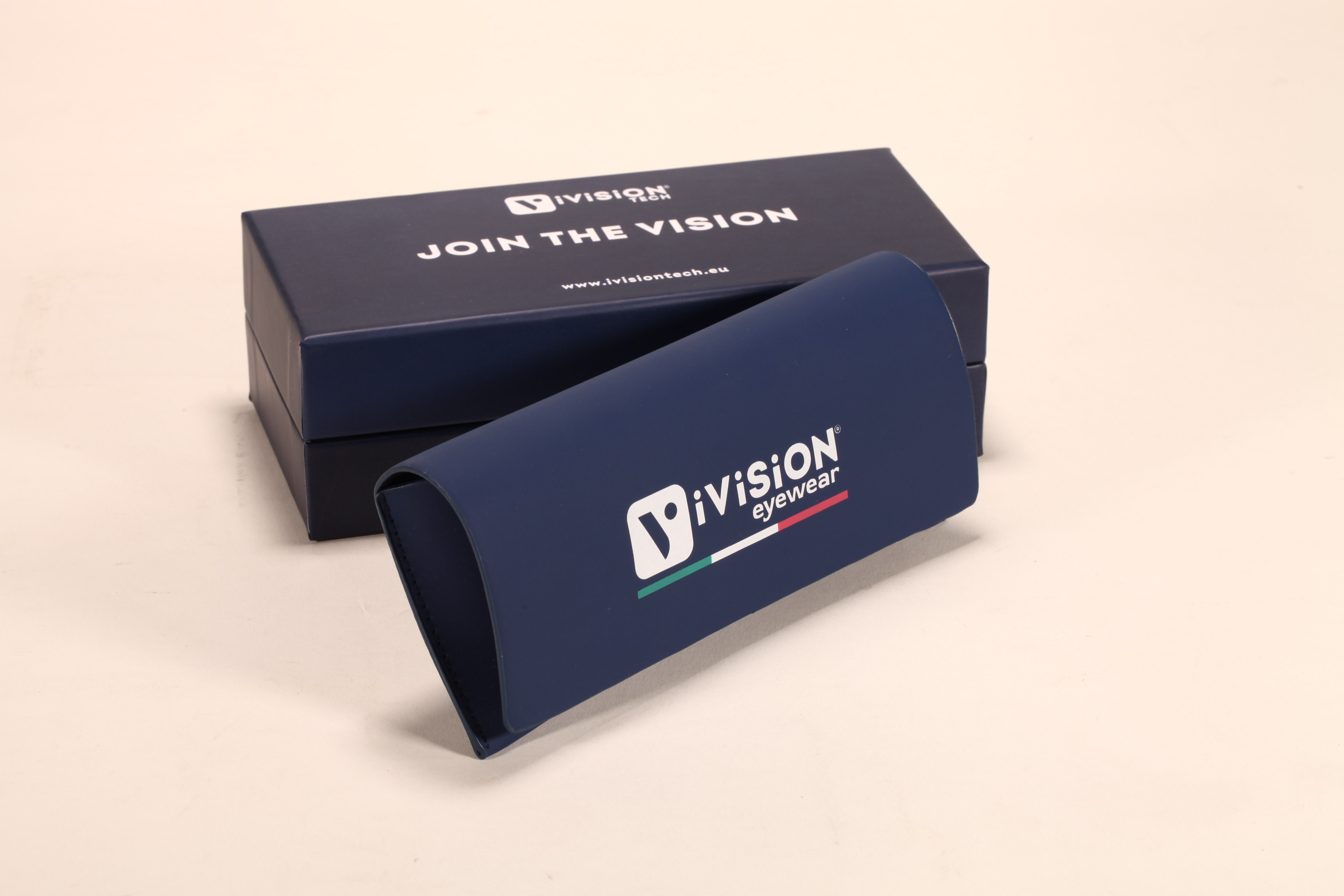 A glasses case set, which includes a cardboard box and a glasses case soft bag, printed with the brand LOGO, you can also customize the LOGO and pattern