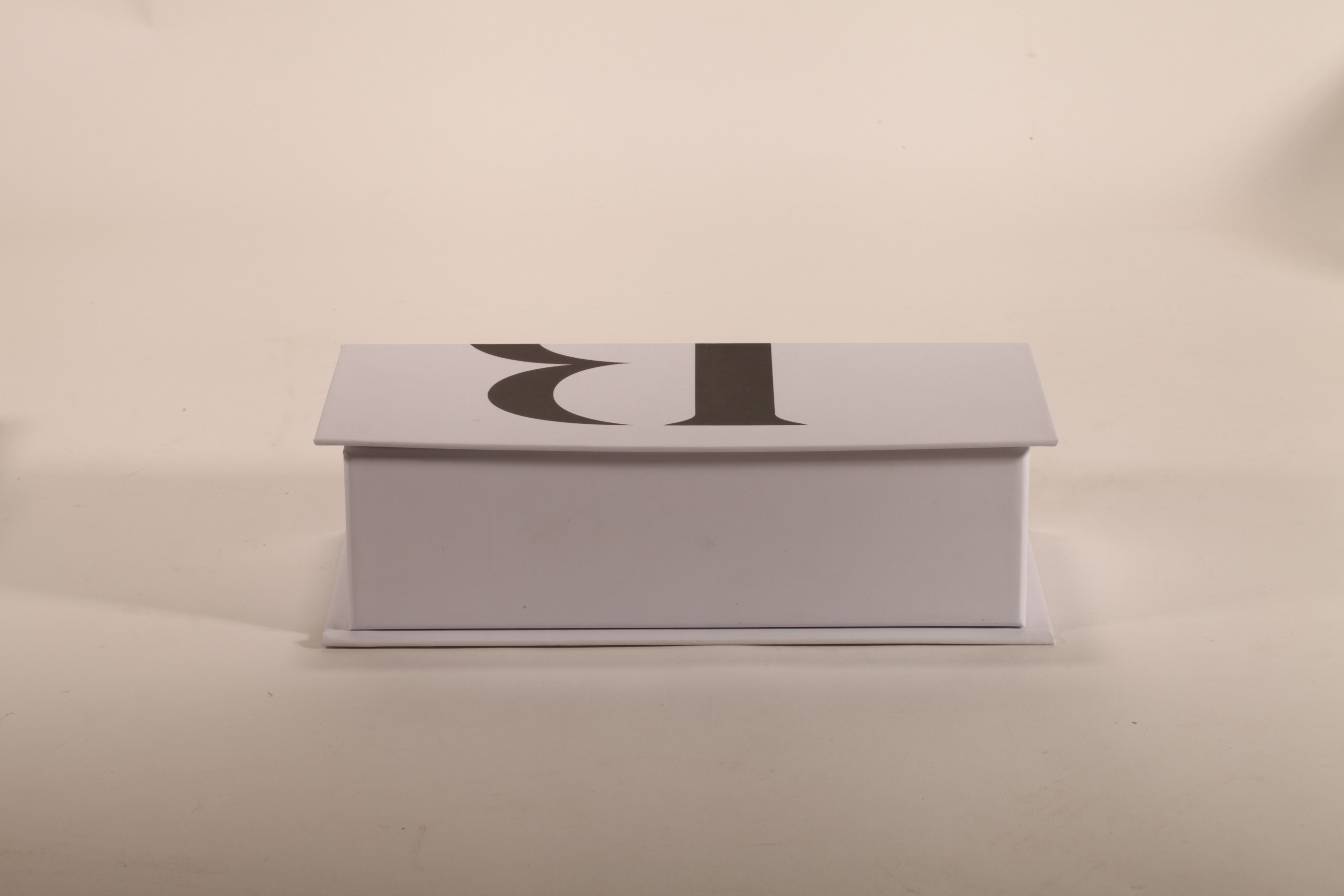 A set of glasses case, including carton, glasses case, instruction manual, LOGO and color can be customized