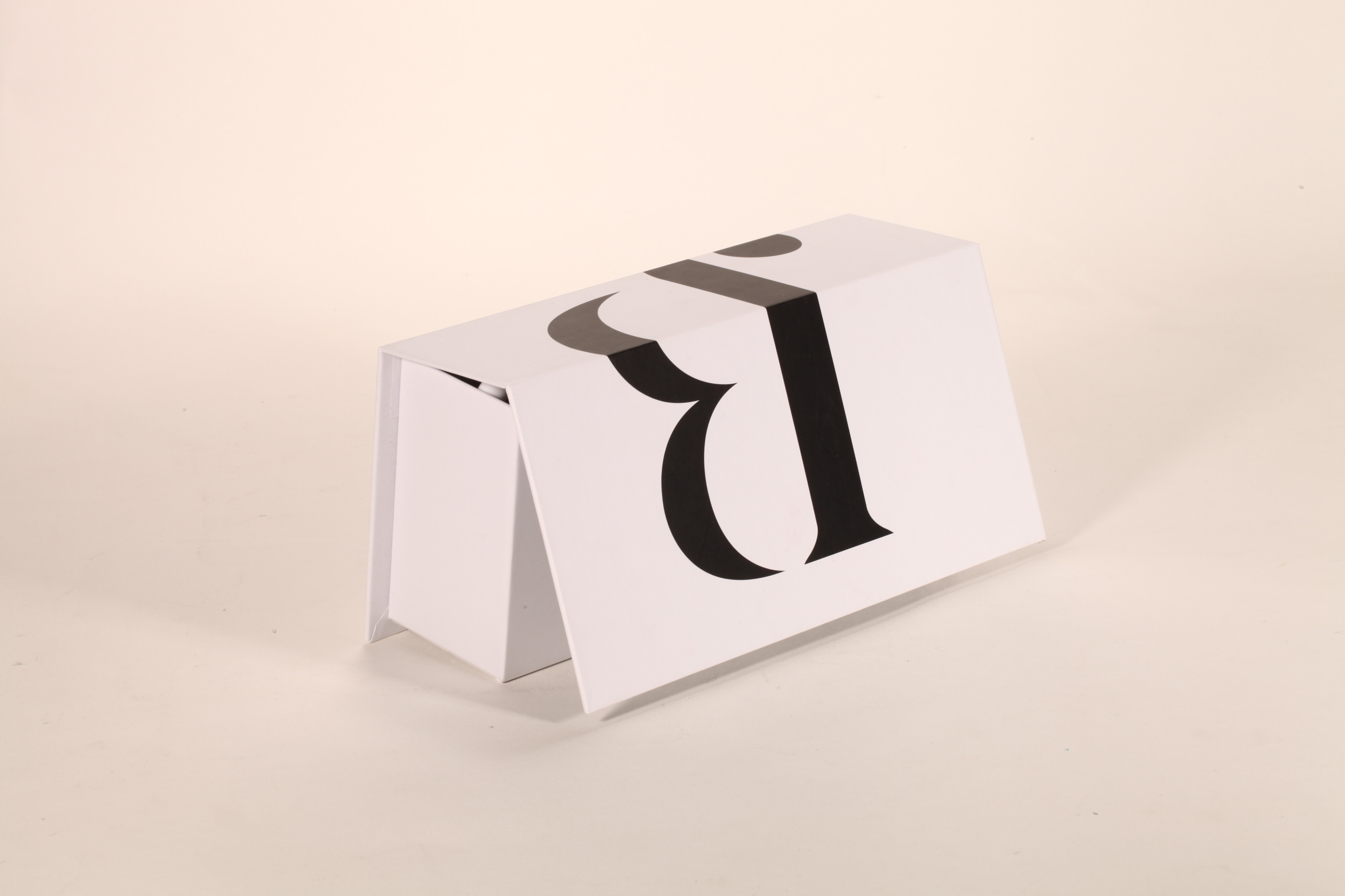 A set of glasses case, including carton, glasses case, instruction manual, LOGO and color can be customized