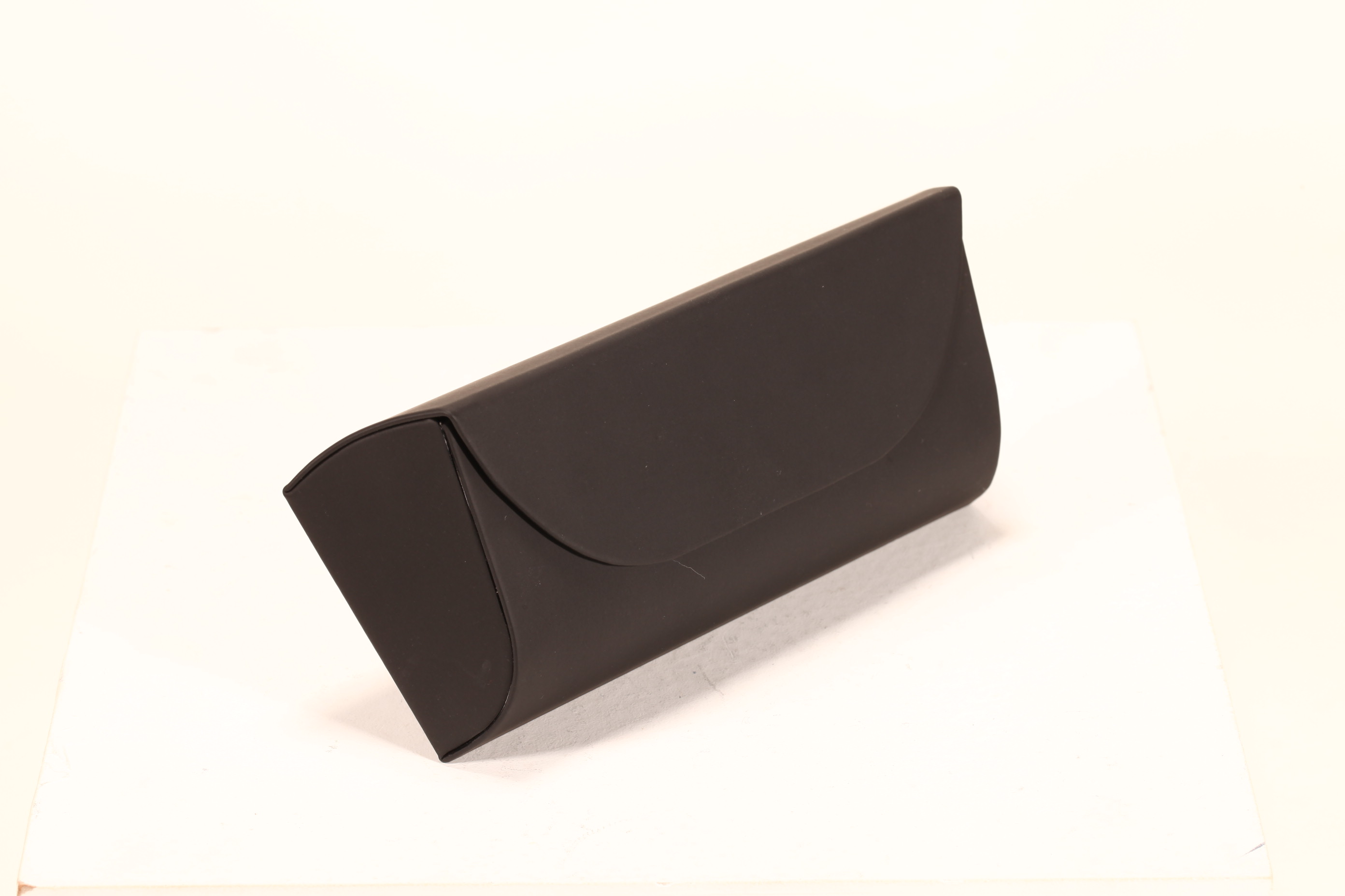 Hand-made glasses case in three colors, material fog leather,