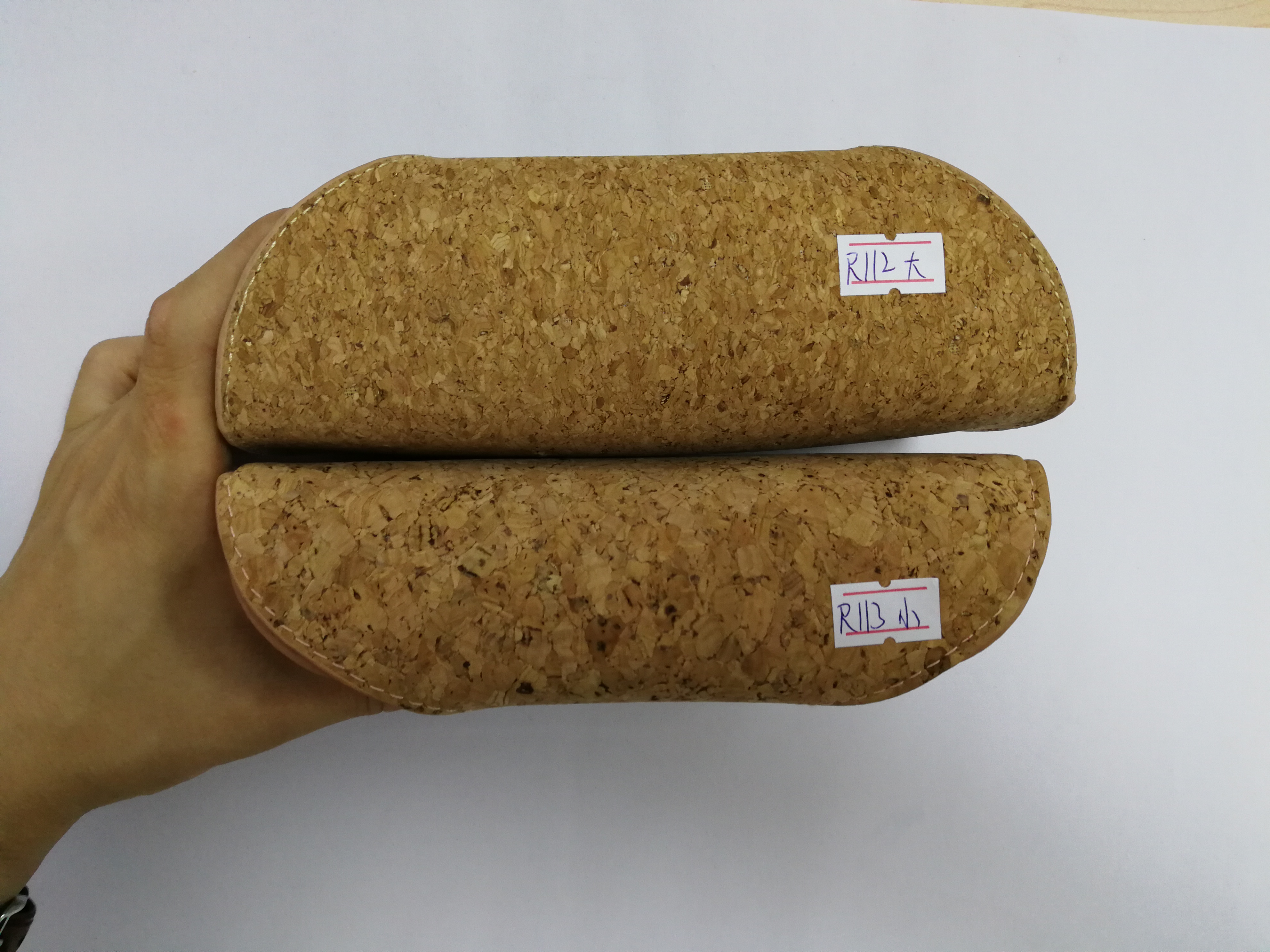 R112 17.5x5x7.3CM, (1) R112 17.5x5x7.3CM, (1)