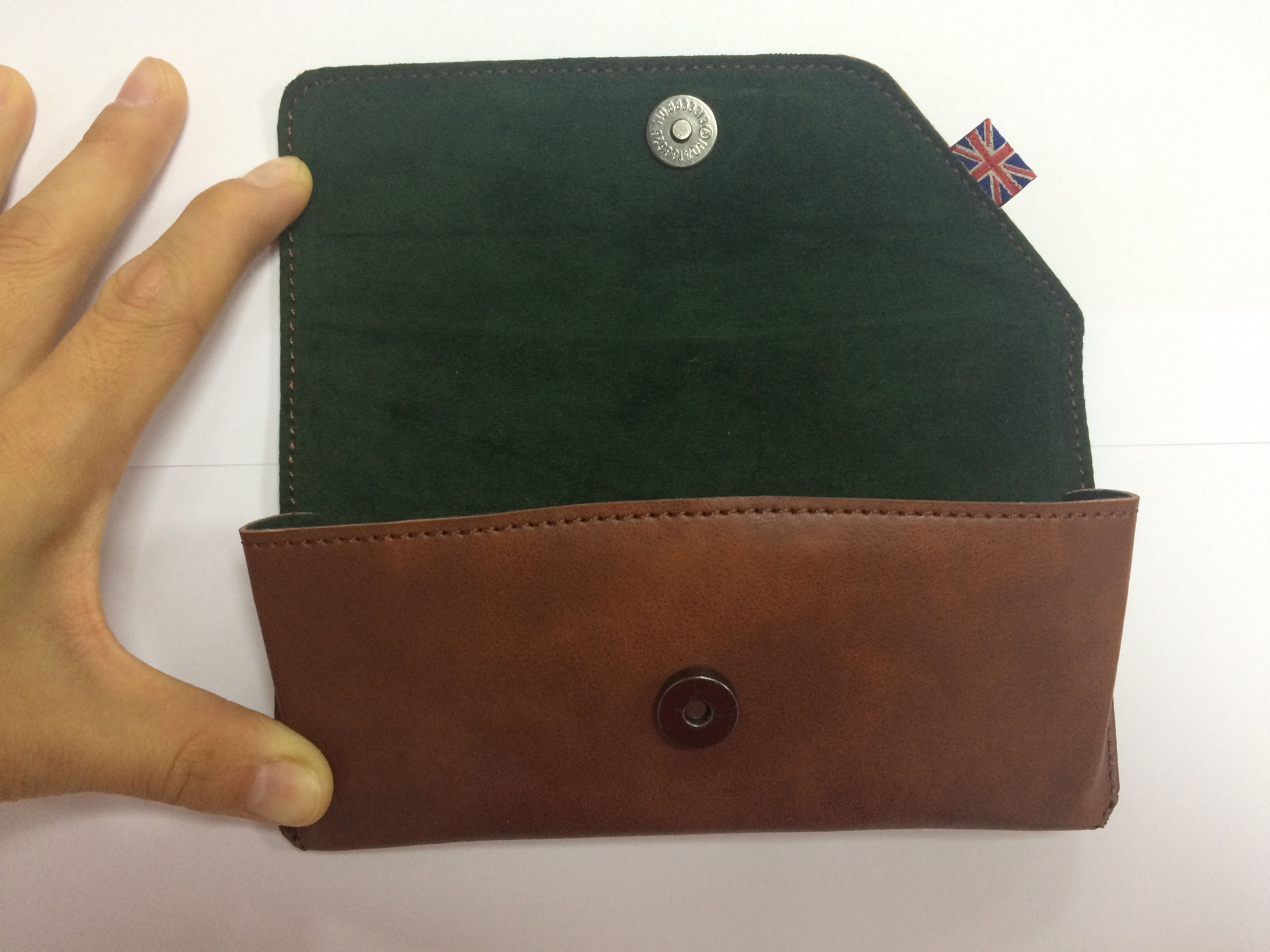 R104 16.5x7.5x3.5CM (1) R104 16.5x7.5x3.5CM (1)