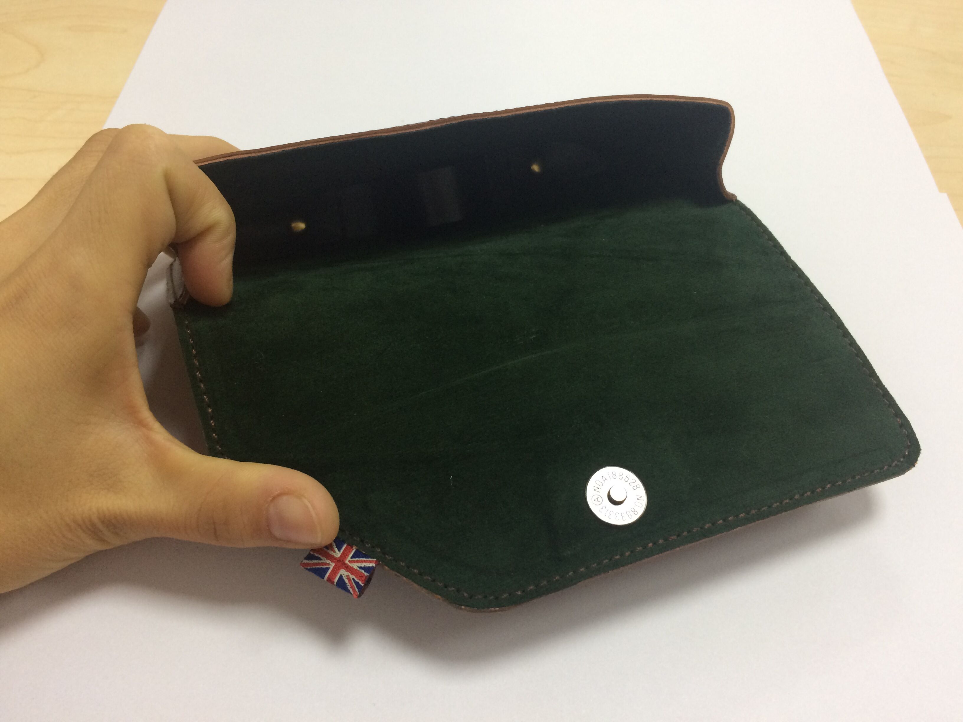 R104 16.5x7.5x3.5CM (2) R104 16.5x7.5x3.5CM (2)