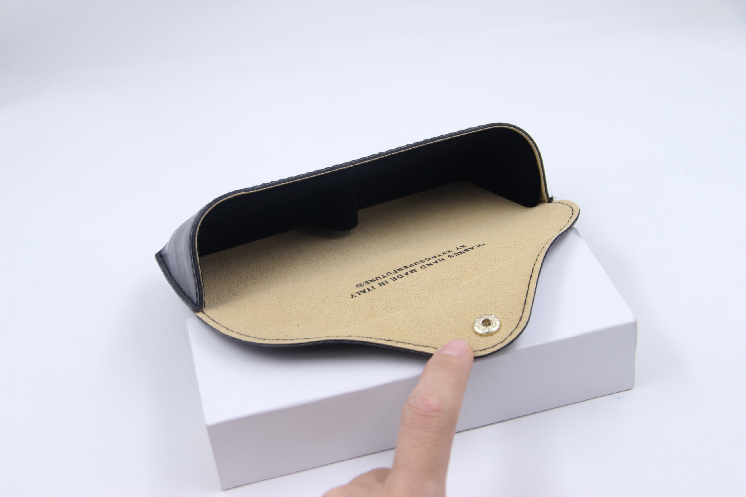 R99 17x8x4.5CM (3) R99 17x8x4.5CM (3)