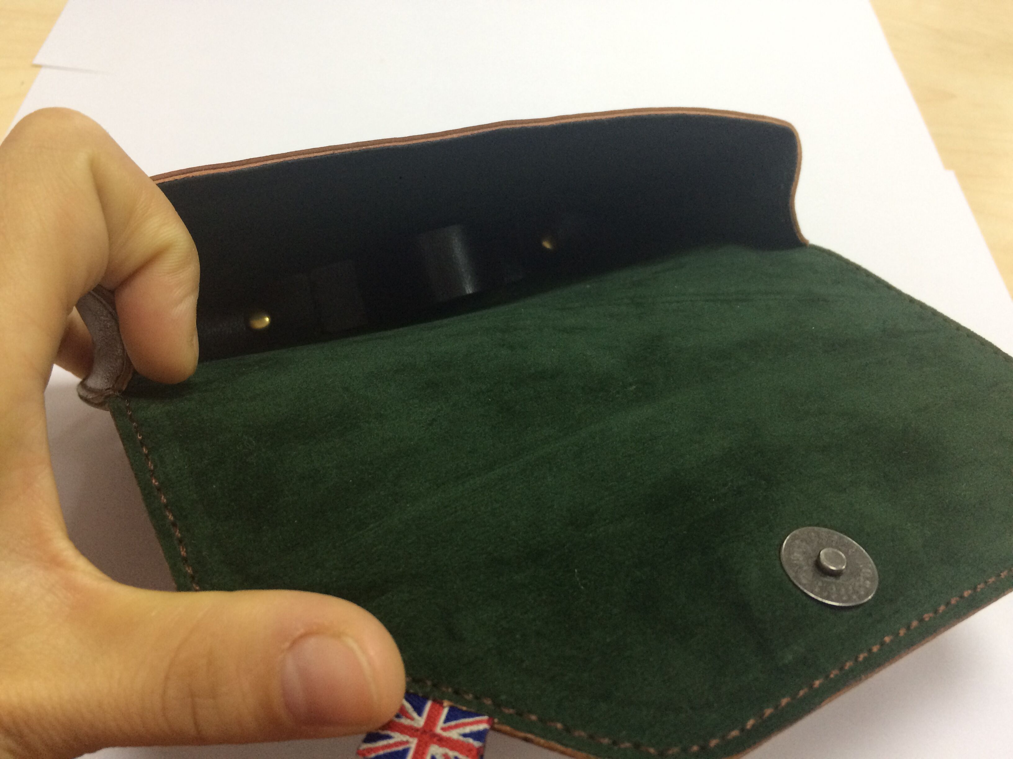 R104 16.5x7.5x3.5CM (3) R104 16.5x7.5x3.5CM (3)