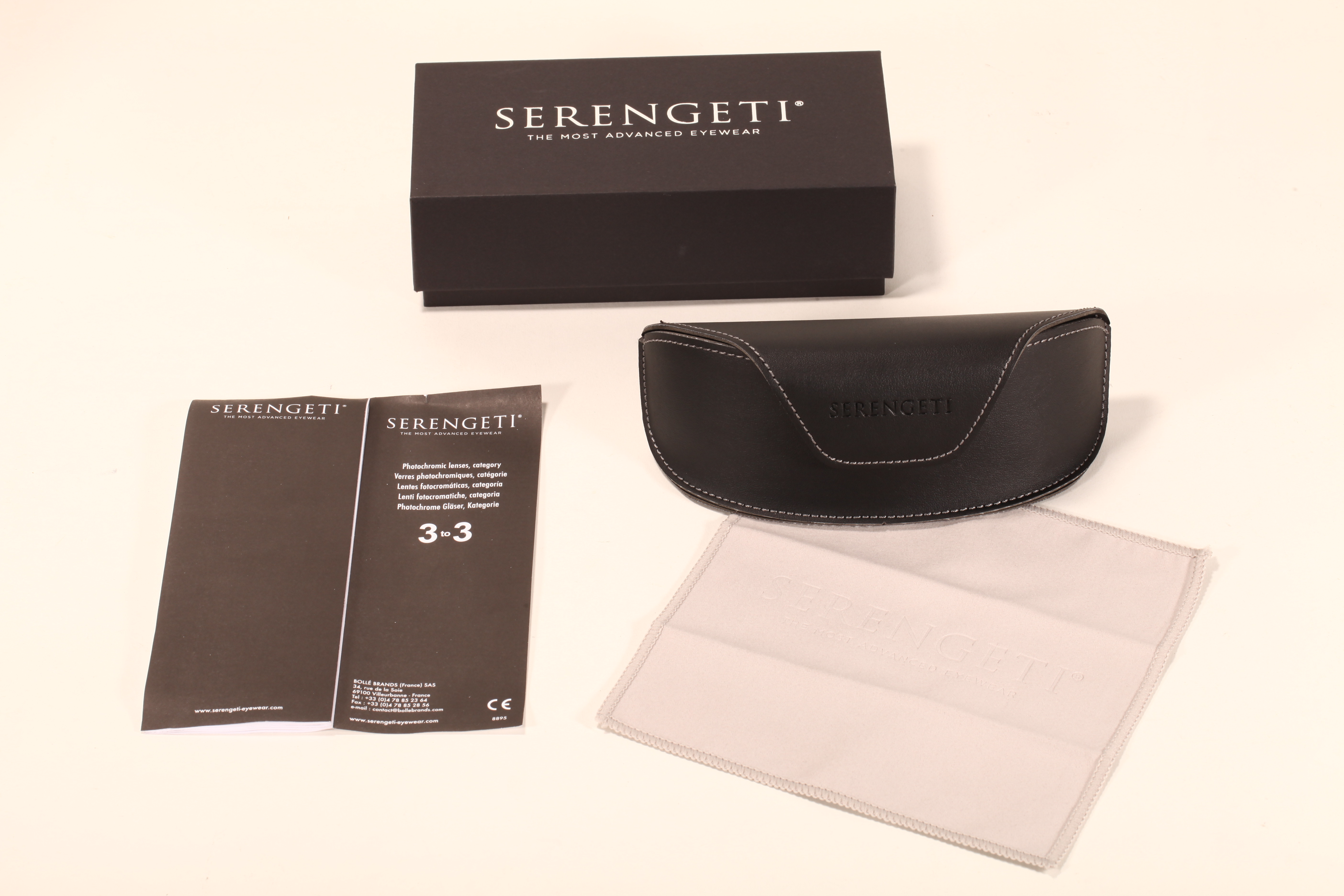 Glasses case set, including a paper box, an instruction manual, and a glasses cloth.