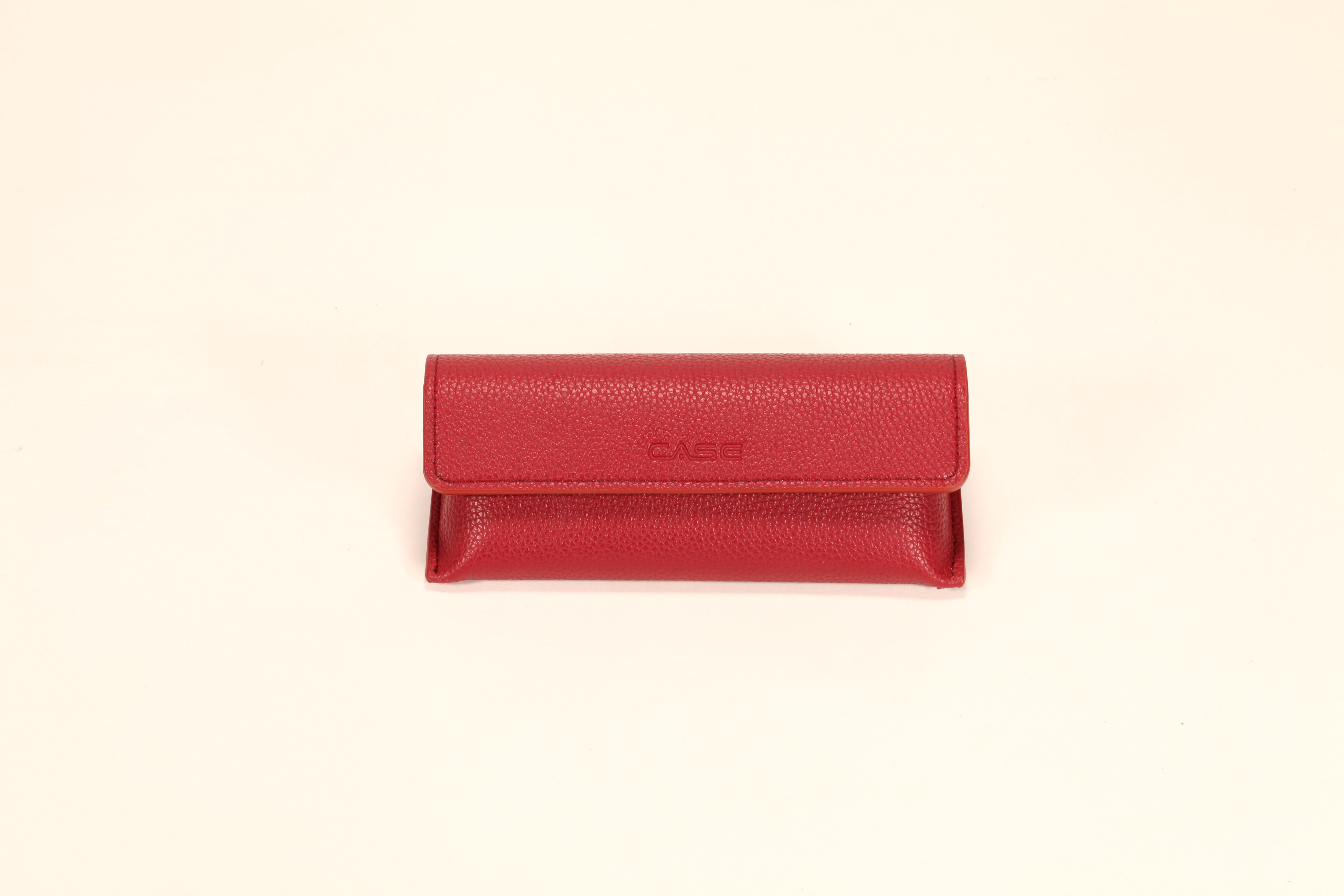 Estos estuches para lentes son de diseño sencillo y elegante. Vienen en varios colores, hechos con materiales de buena calidad.