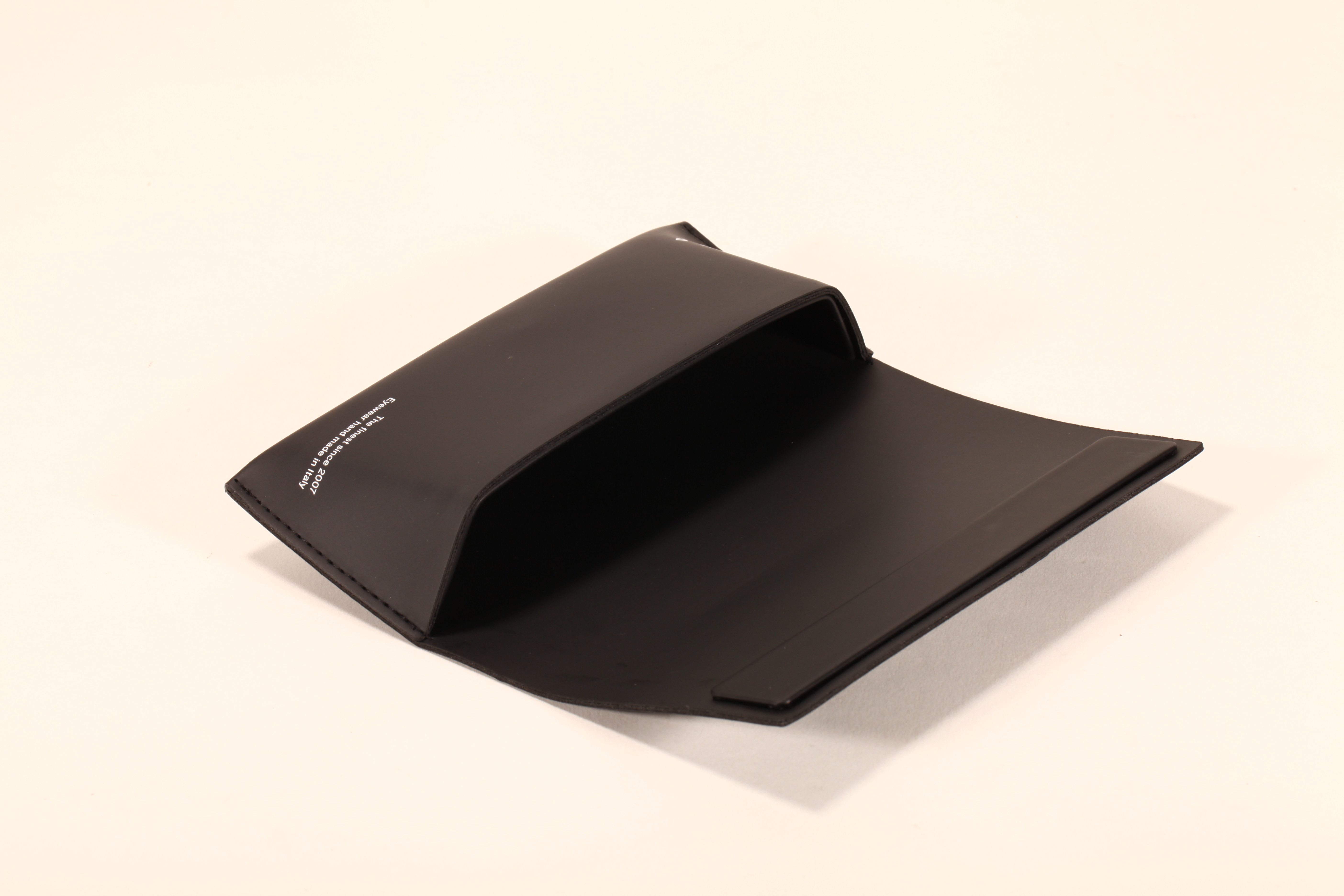 Glasses case set, including paper sleeve, paper box, lens cloth