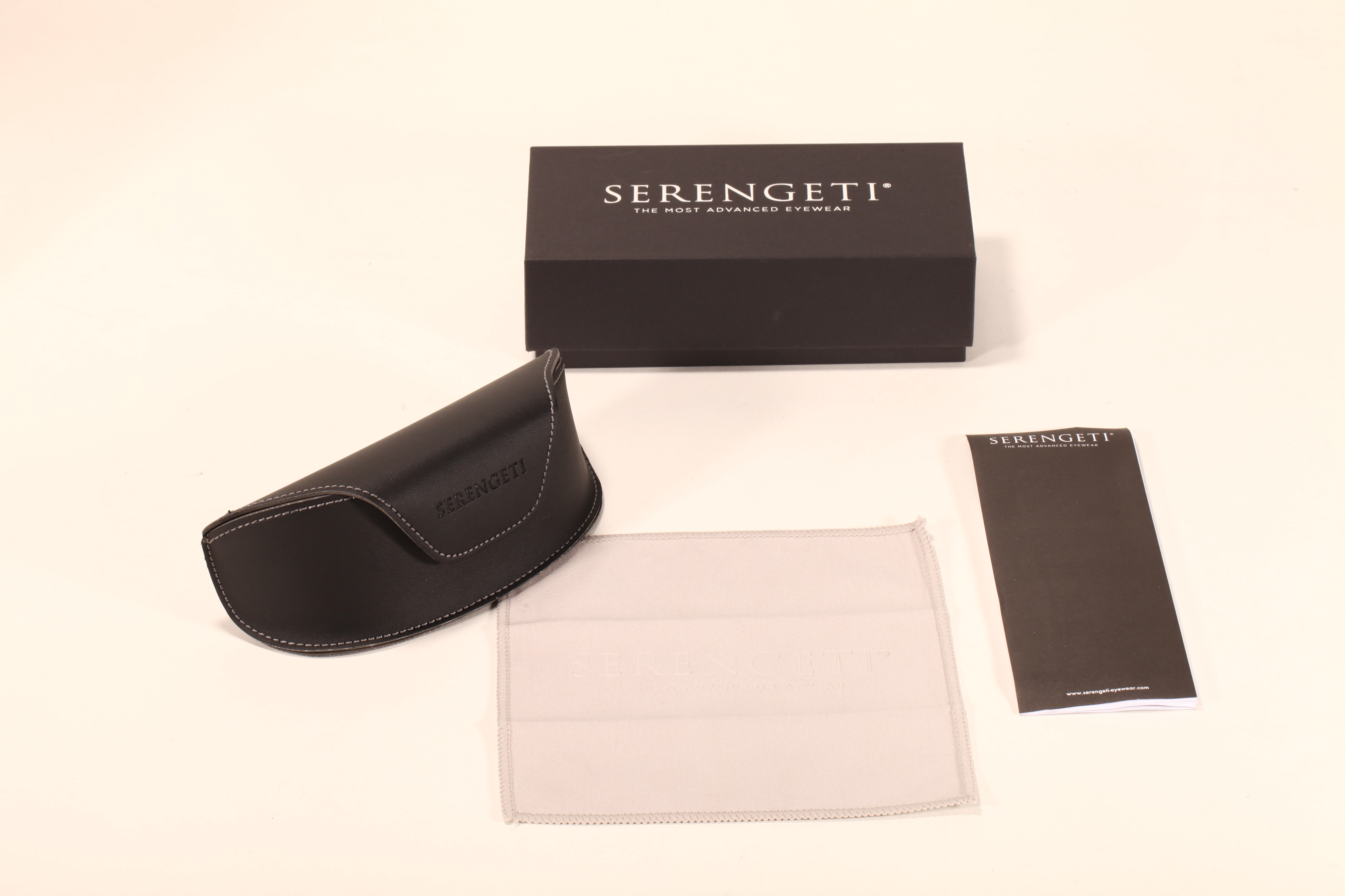 Glasses case set, including a paper box, an instruction manual, and a glasses cloth.