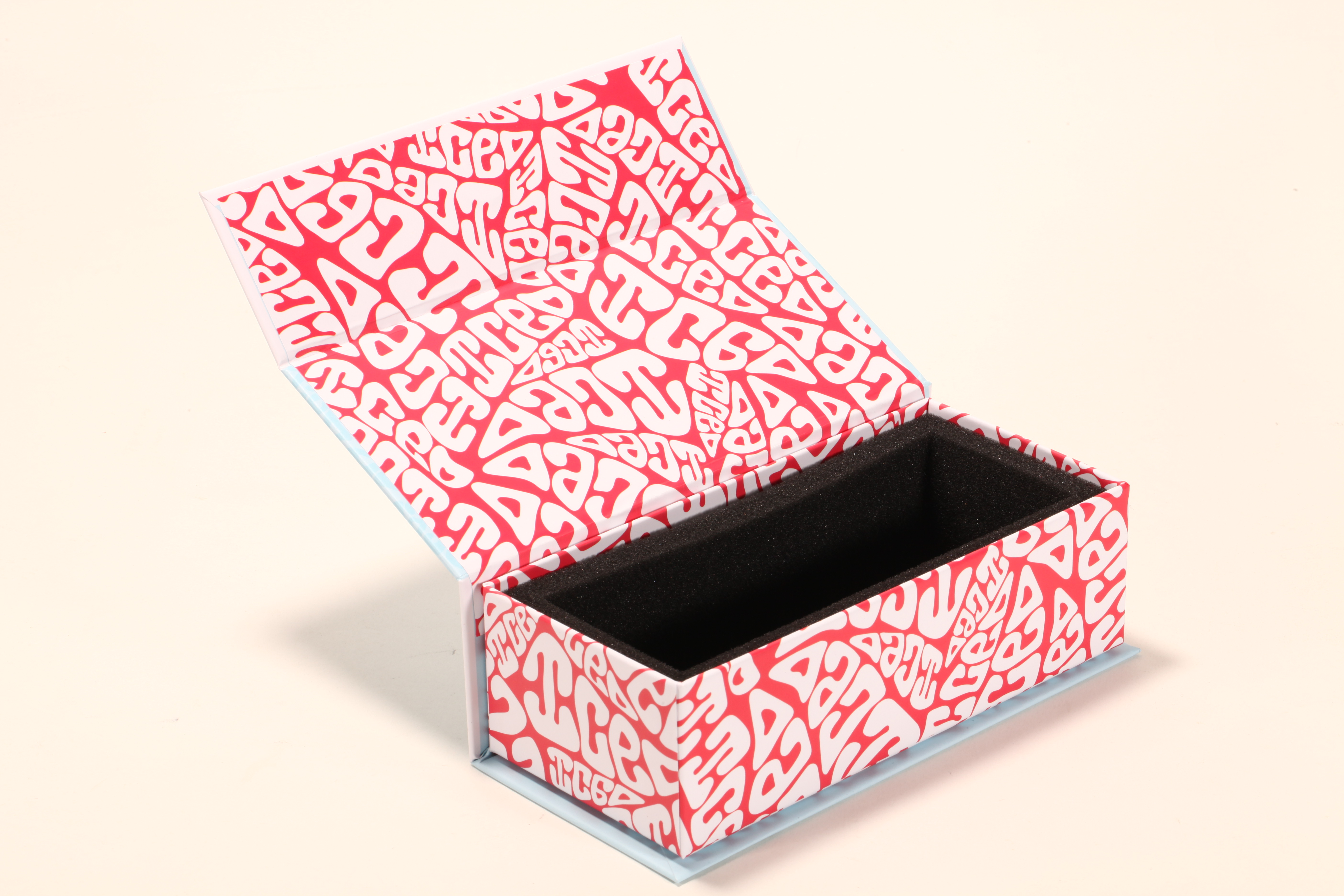 This eyewear case set includes a red and white patterned box, a blue pouch, and other accessories.