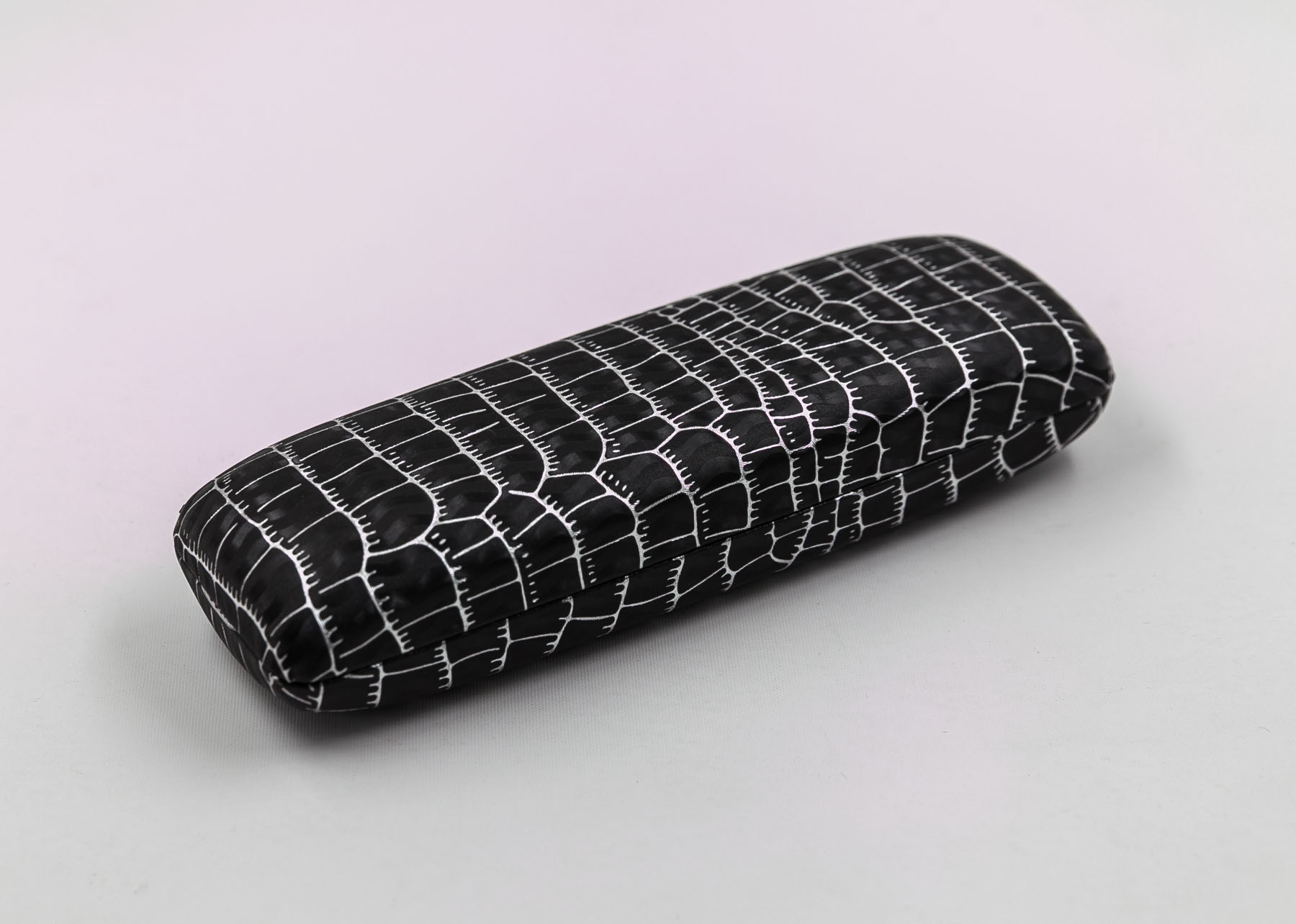 2021 Glasscase An eyeglass case with an irregular pattern printed on sunglasses,