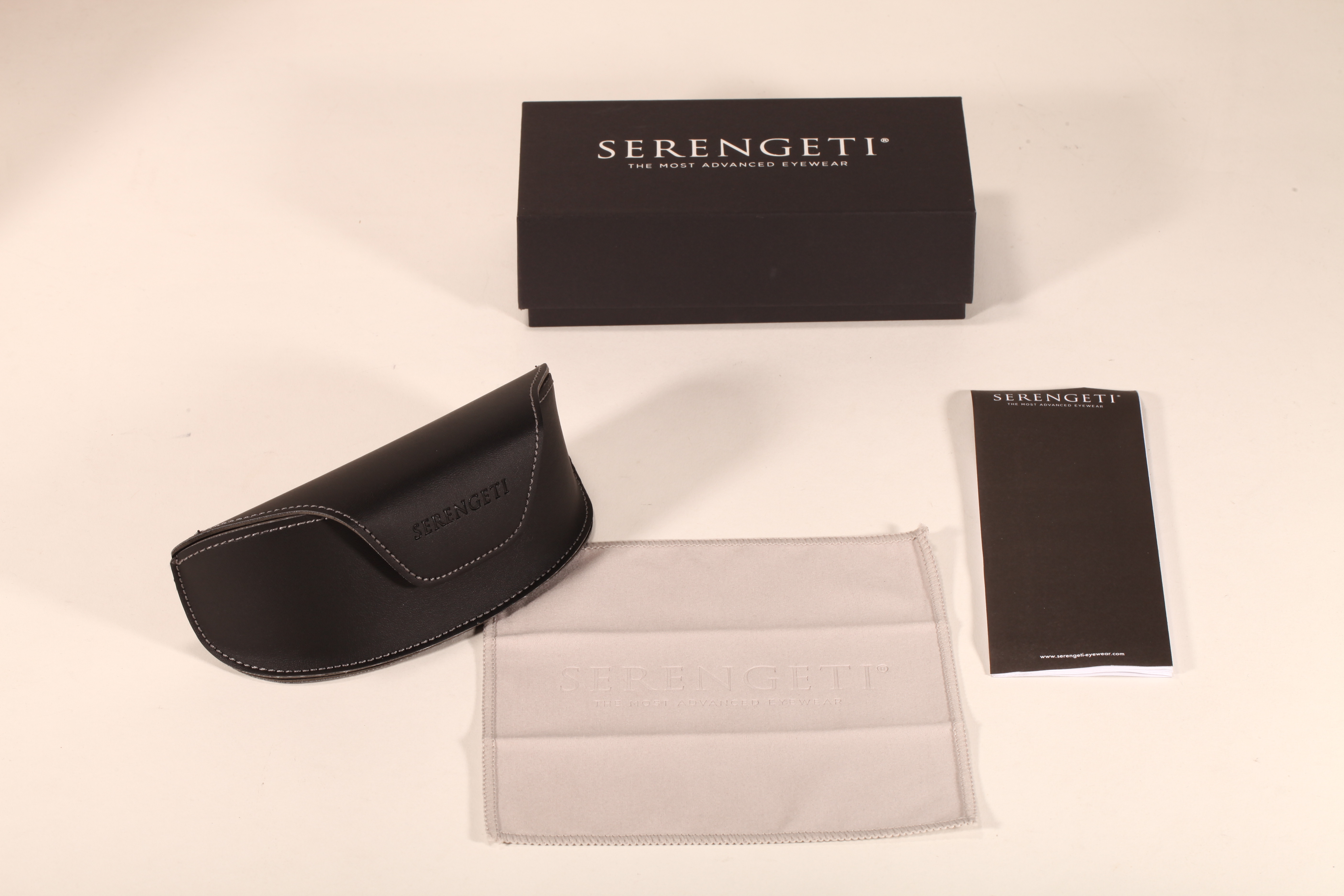 Glasses case set, including a paper box, an instruction manual, and a glasses cloth.
