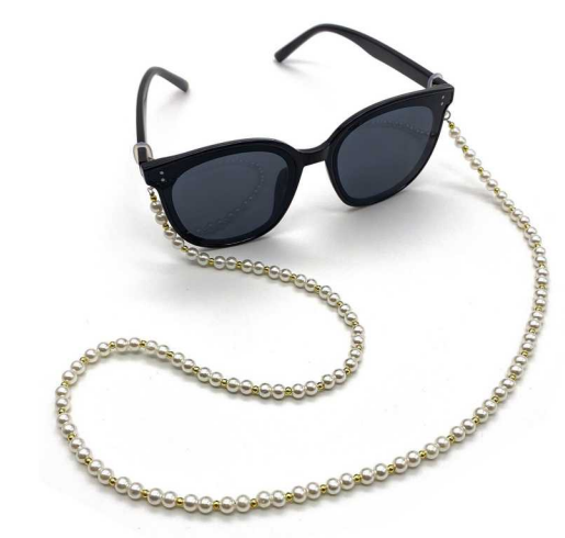 A pearl glasses cord chain