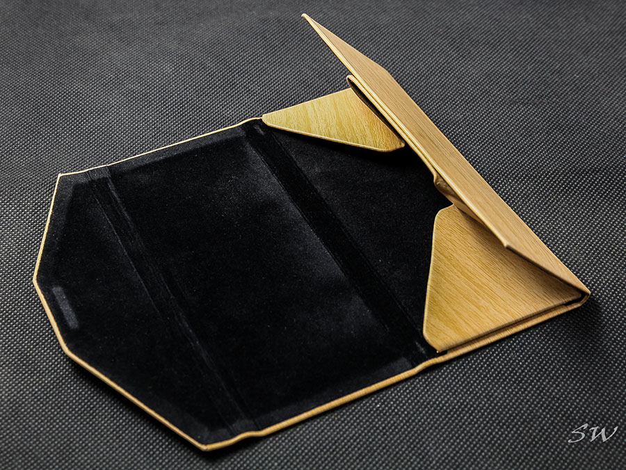 2021 Sunglasses, Khaki Wood Grain, Triangular Appearance, Detachable Handmade Glasses Case