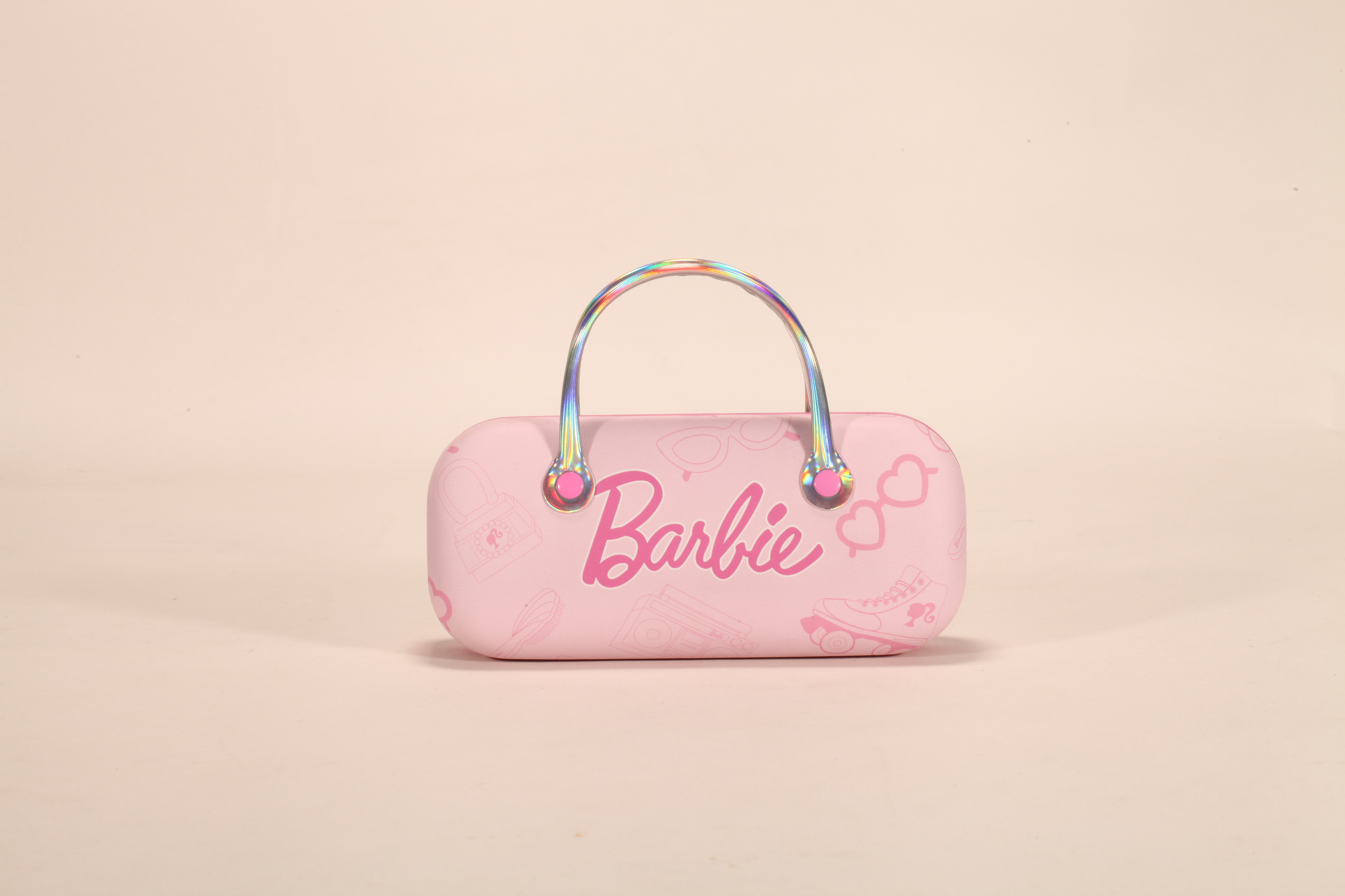 Estas son cajas de hierro portátiles para lentes con asa. Tienen diseños de colores y motivos infantiles, muy adorables.
