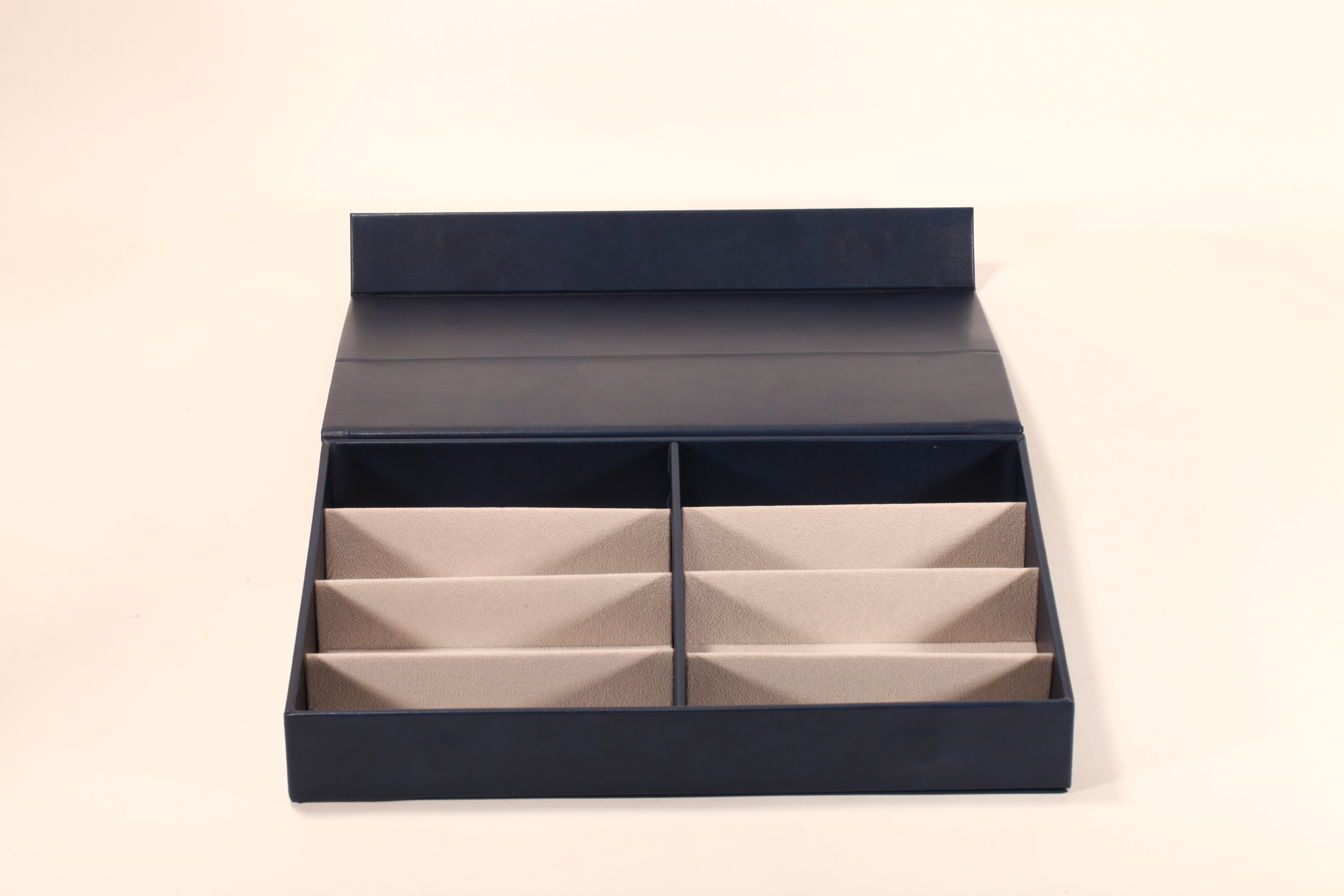 An elegant 8 - pair leather glasses display box, stylish and protective.