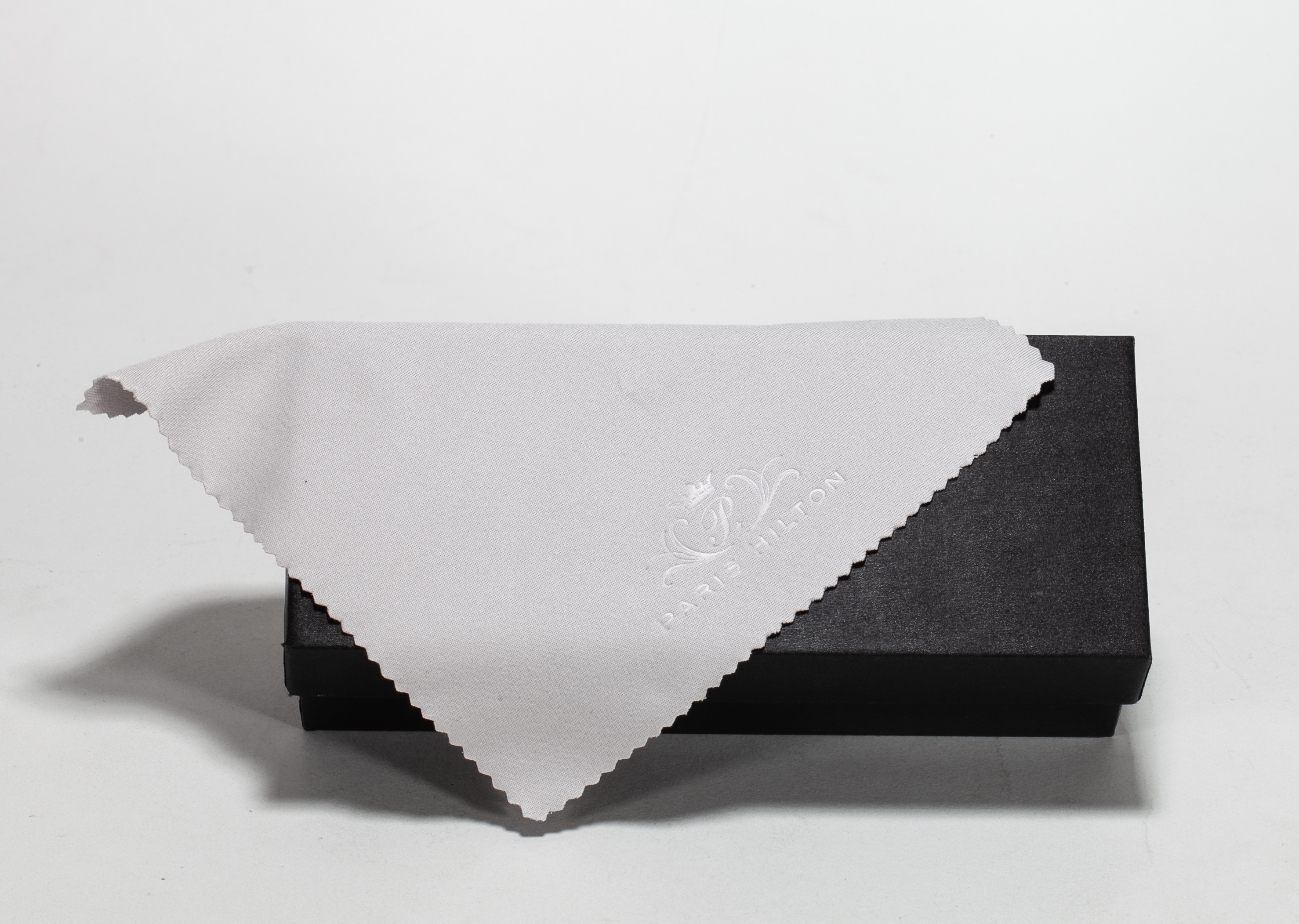 2021 Sunglasses, outside Black Glasses Case, inside Gray Glasses Iron Box And Wipe Cloth