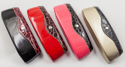 Four types of glasses cases printed with button patterns are novel in appearance